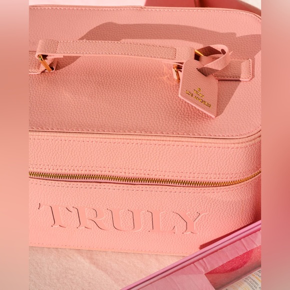 NEW TRULY Pink Travel Makeup Case - Picture 3 of 11